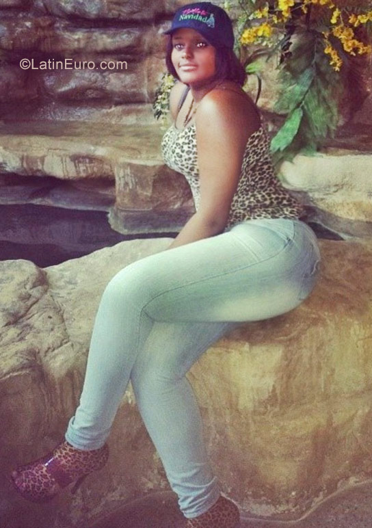 Date this beautiful Dominican Republic girl Paola from Santo Domingo DO30890