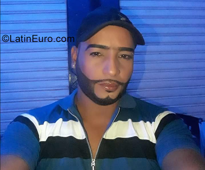 Date this foxy Colombia man Carlos from Medellin CO22947