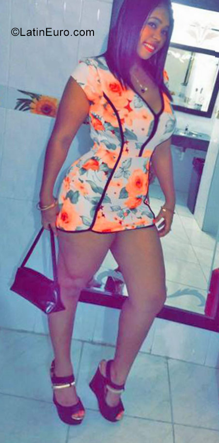 Date this hard body Colombia girl Maria from Cartagena CO22961