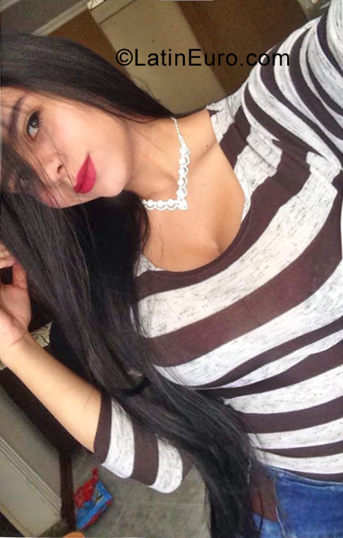 Date this voluptuous Colombia girl Lady from Bogota CO22999