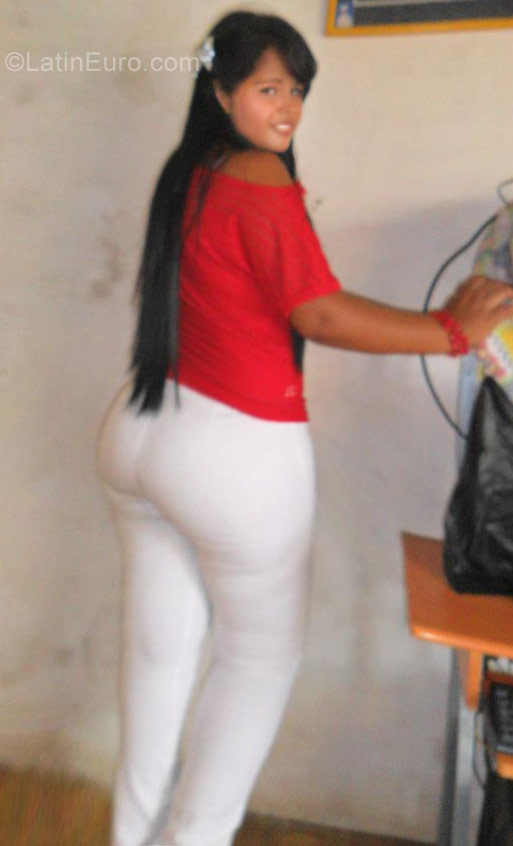 Date this voluptuous Colombia girl Bella from Cartagena CO23067