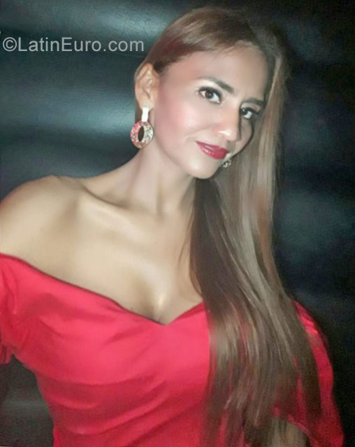 Date this voluptuous Colombia girl BERENICE from Sincelejo CO30825