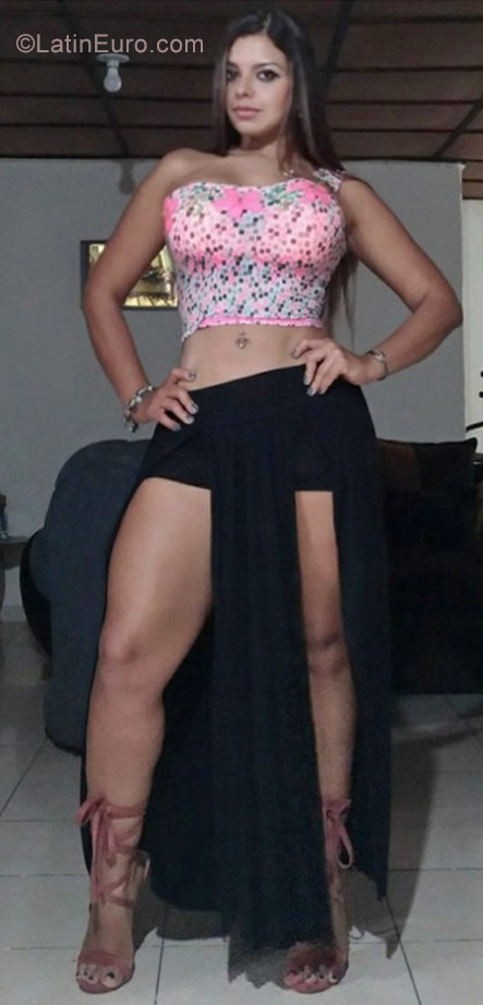 Date this voluptuous Colombia girl Yuly from Cali CO25474
