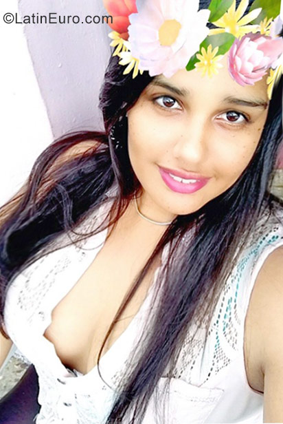 Date this charming Dominican Republic girl Susan from Santo Domingo DO31354