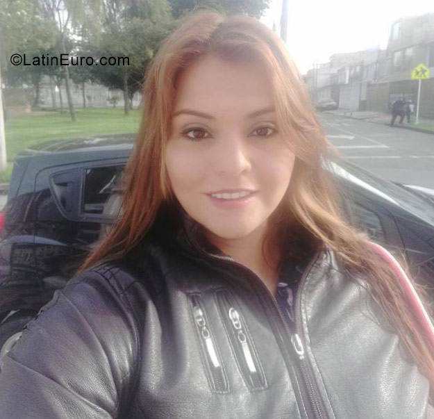 Date this charming Colombia girl Paola from Bogota CO25629