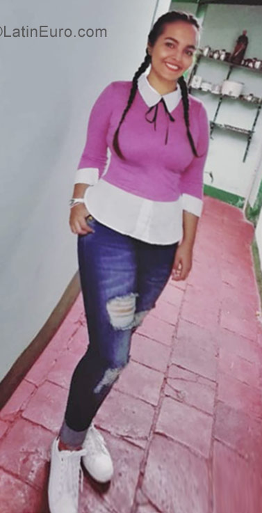 Date this good-looking Colombia girl Reina from Pamplona CO23299