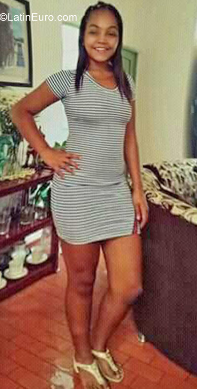 Date this good-looking Colombia girl Laura from Cali CO23303