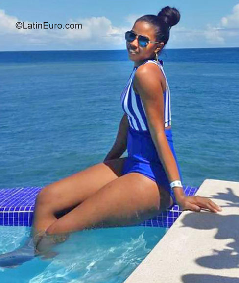 Date this good-looking Dominican Republic girl Daniulka from Santo Domingo DO31559