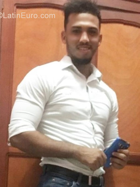 Date this happy Dominican Republic man Antonio from Santo Domingo DO31678