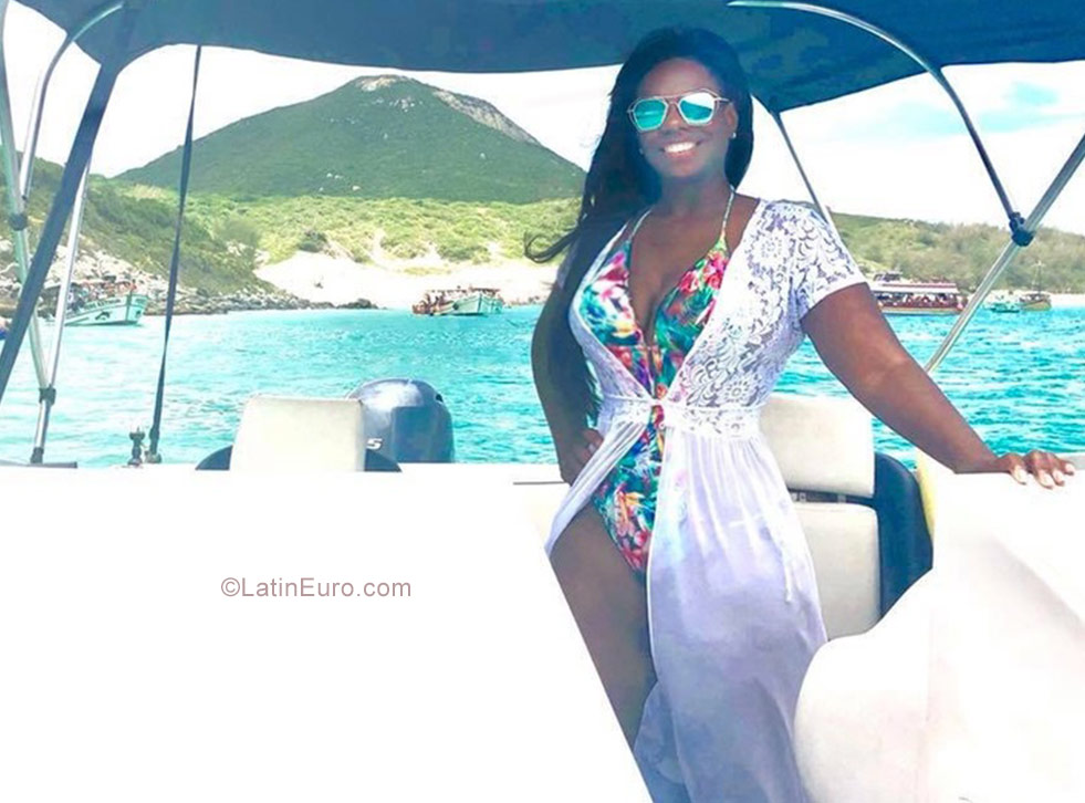 Date this sultry Brazil girl Michele from Rio De Janeiro BR10461