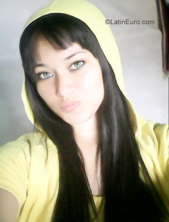 Date this beautiful Venezuela girl Paola camacho from Caracas VE1385