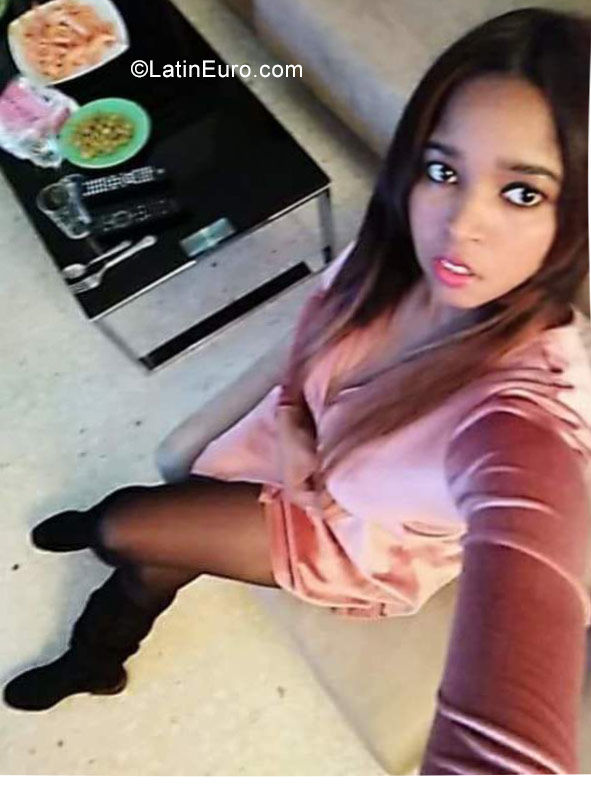 Date this cute Spain girl Jennie from Sevilla ES478
