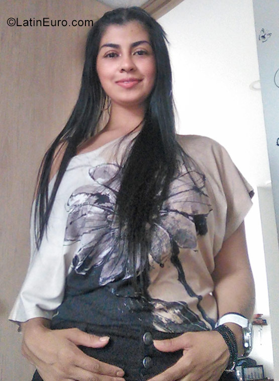 Date this attractive Colombia girl Monica from Medellin CO23449