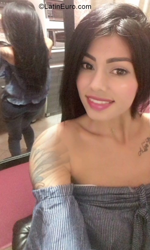 Date this charming Colombia girl Leidi paola from Medellin CO23454