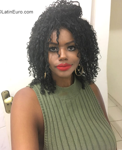 Date this happy Brazil girl Raicca from Rio De Janeiro BR10684