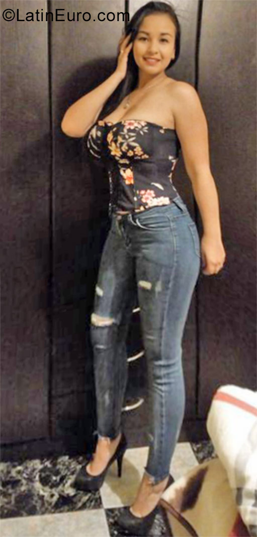 Date this foxy Colombia girl Angel from Bogota CO23483
