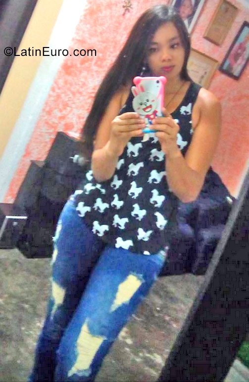 Date this young Colombia girl Andrea from Medellin CO23494