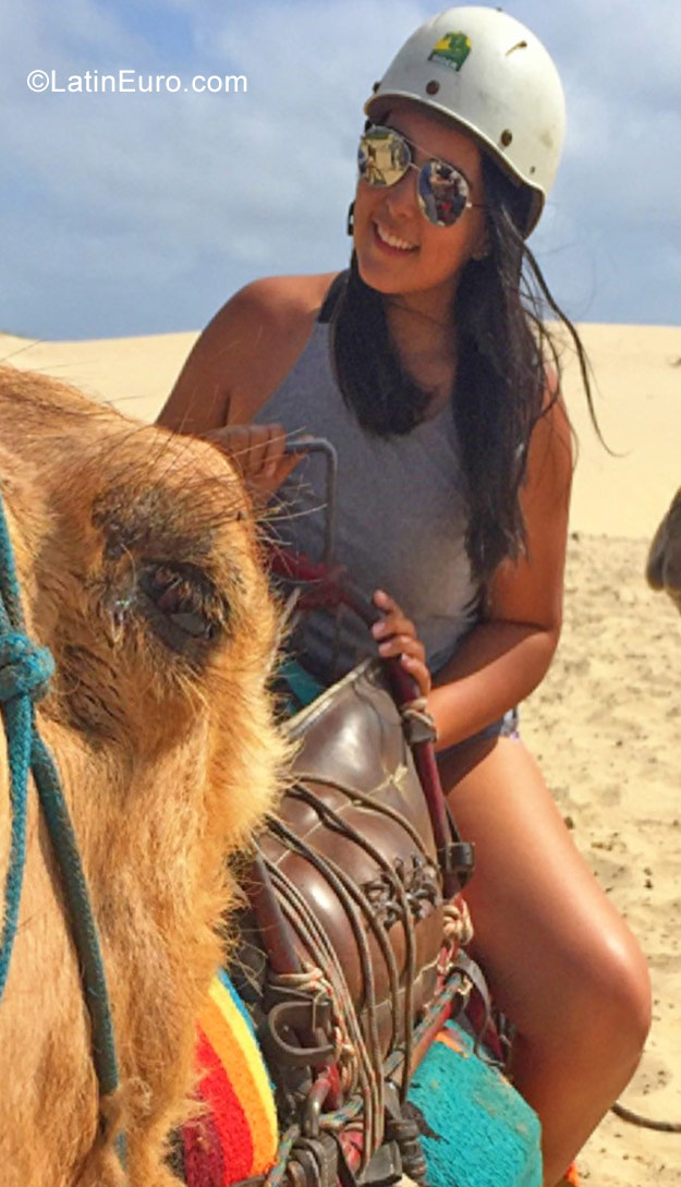 Date this attractive Colombia girl Maria from Cali CO23500