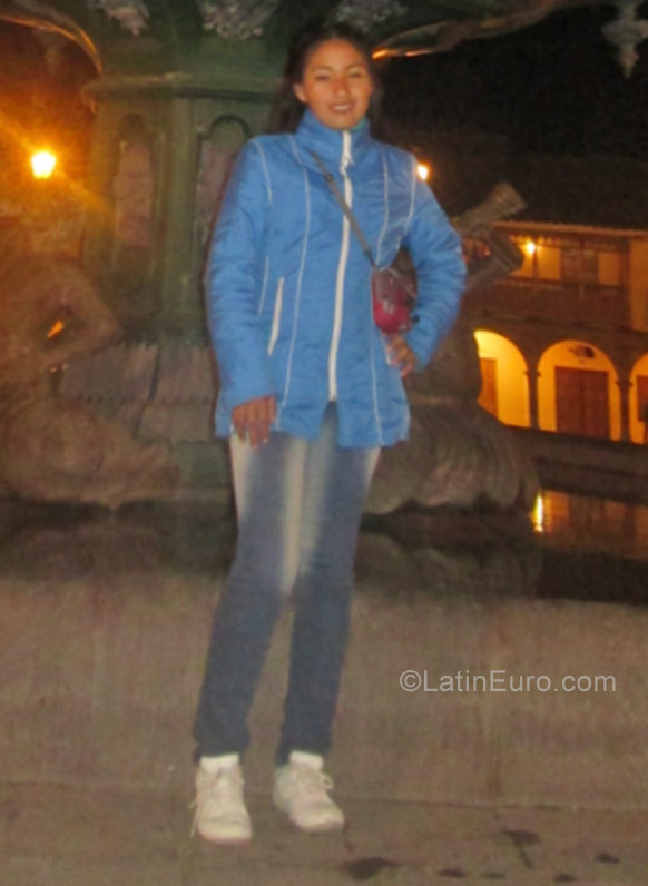 Date this cute Peru girl Reyna from Araquipa PE1235