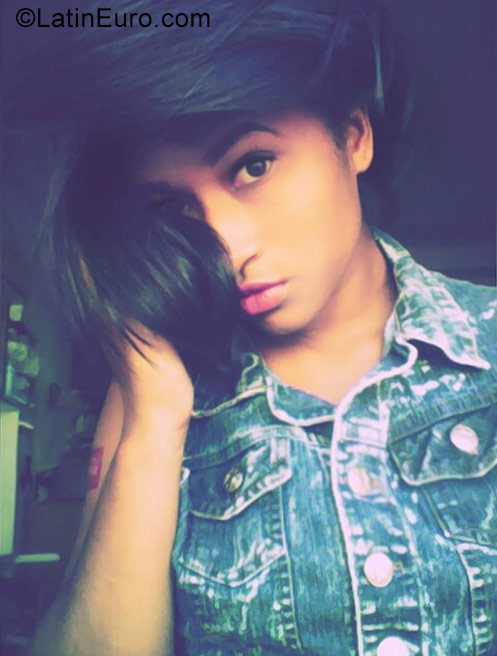 Date this attractive Venezuela girl Yelimar from Puerto La Cruz VE1409
