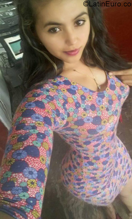 Date this foxy Colombia girl Yurany from Bogota CO23522