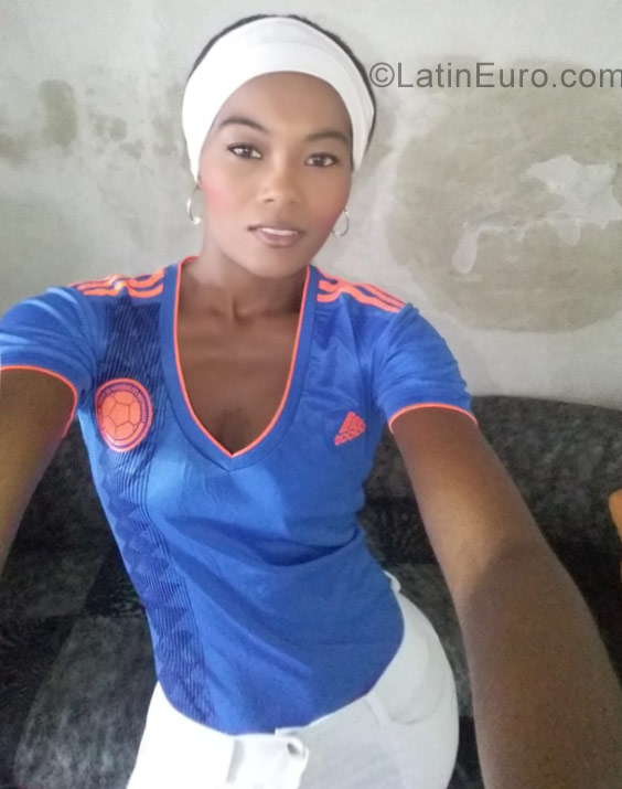 Date this attractive Colombia girl Karen from Medellin CO23531