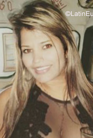 Date this athletic Venezuela girl Yanesita from Maracaibo VE1418