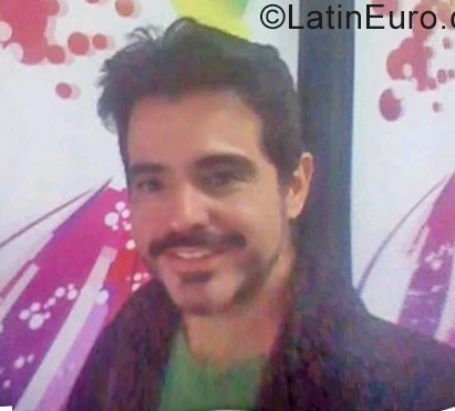 Date this sultry Colombia man Miguel from Medellin CO23541
