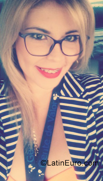 Date this georgeous Venezuela girl Mariana from Caracas VE1426