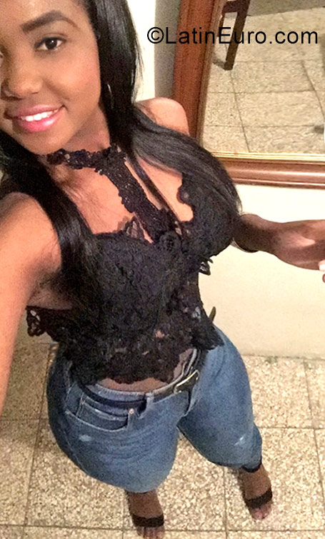 Date this athletic Dominican Republic girl Manuela from Santo Domingo DO31897