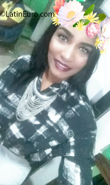 Date this hot Dominican Republic girl Yohanna from Santo Doningo DO31954