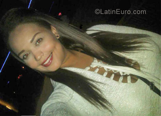 Date this hard body Venezuela girl Geraldine from Caracas VE1467