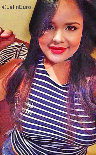 Date this sensual Dominican Republic girl Maria from Moco DO31998