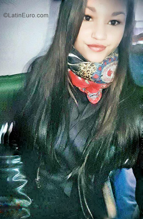 Date this pretty Argentina girl Laura from Buenos Aires AR133