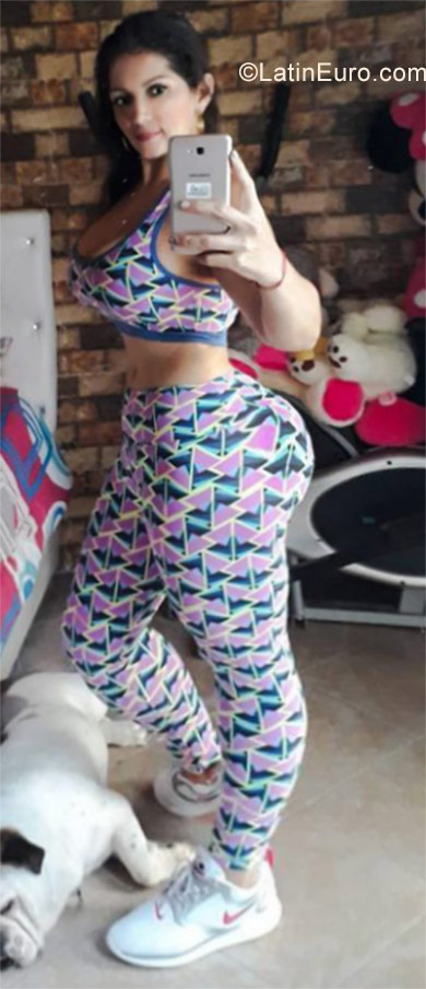 Date this athletic Colombia girl Jhoanna from Cali CO23643