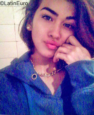 Date this charming Venezuela girl Adriana from Caracas VE1483
