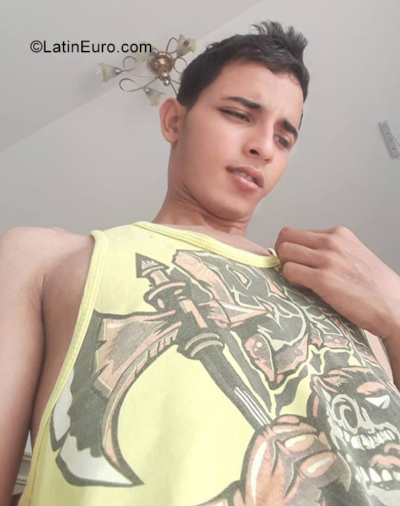 Date this gorgeous Colombia man David from Cali CO23654