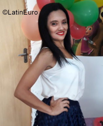 Date this attractive Brazil girl Claudia from Sao Paulo BR10517