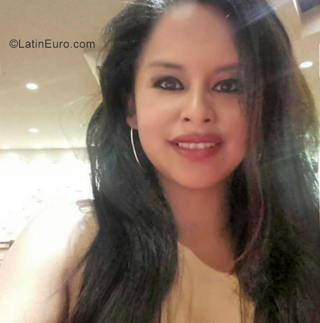 Date this hot Ecuador girl Tefy from Quito EC254