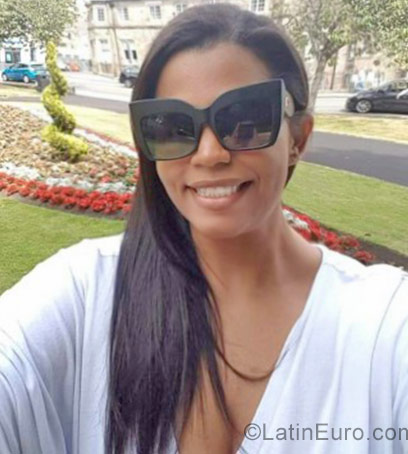 Date this voluptuous Brazil girl Leila from Cruz Das Almas BR10515