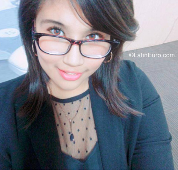 Date this voluptuous Peru girl Cinthya from Lima PE1248