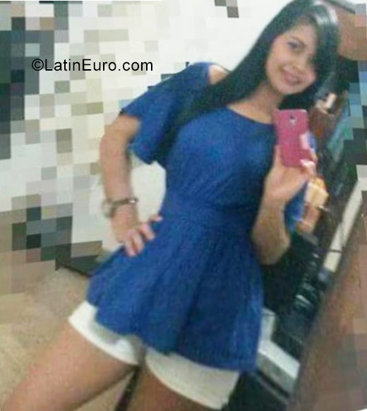 Date this happy Colombia girl Lau from Monteria CO23707