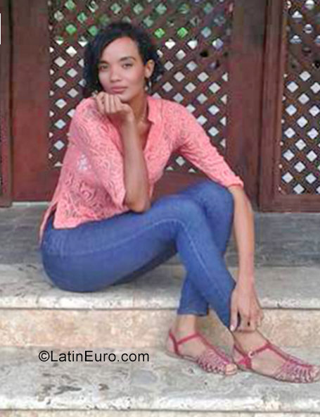 Date this athletic Dominican Republic girl Jennifer from Santo Domingo DO32107