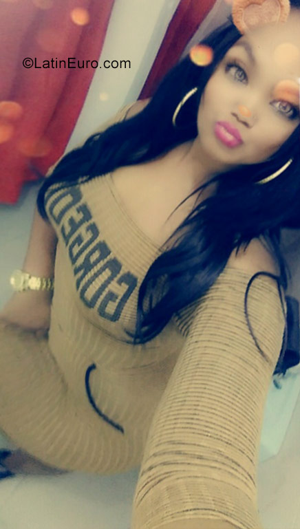 Date this nice looking Dominican Republic girl Maoly from Santigo DO32120