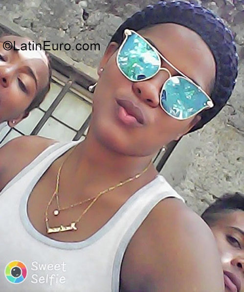 Date this hot Dominican Republic girl Mindry from Santo Domingo DO32126