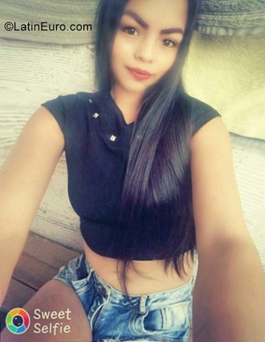 Date this beautiful Colombia girl Alexandra from Medellin CO23725