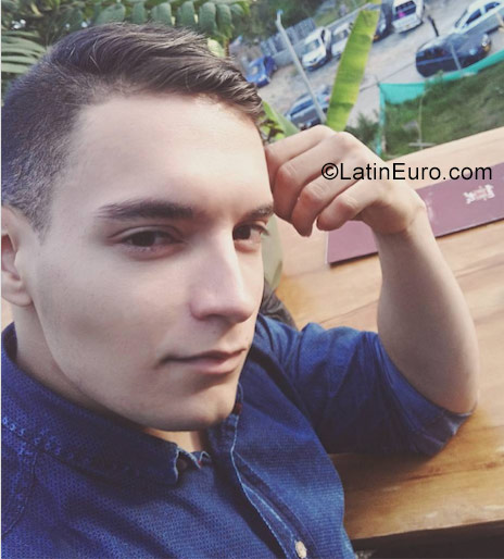 Date this happy Colombia man Sebastian from Cartago CO23731