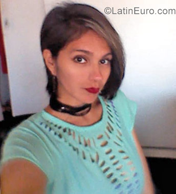 Date this sensual Venezuela girl Candy from Maracaibo VE1543