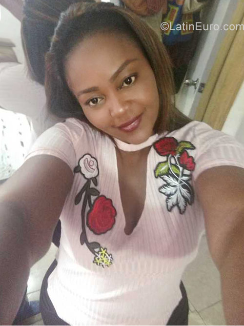 Date this gorgeous Colombia girl Open from Medellin CO23753