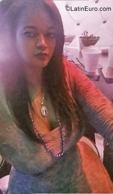 Date this attractive Dominican Republic girl Elizabeth from Santo Domingo DO32175